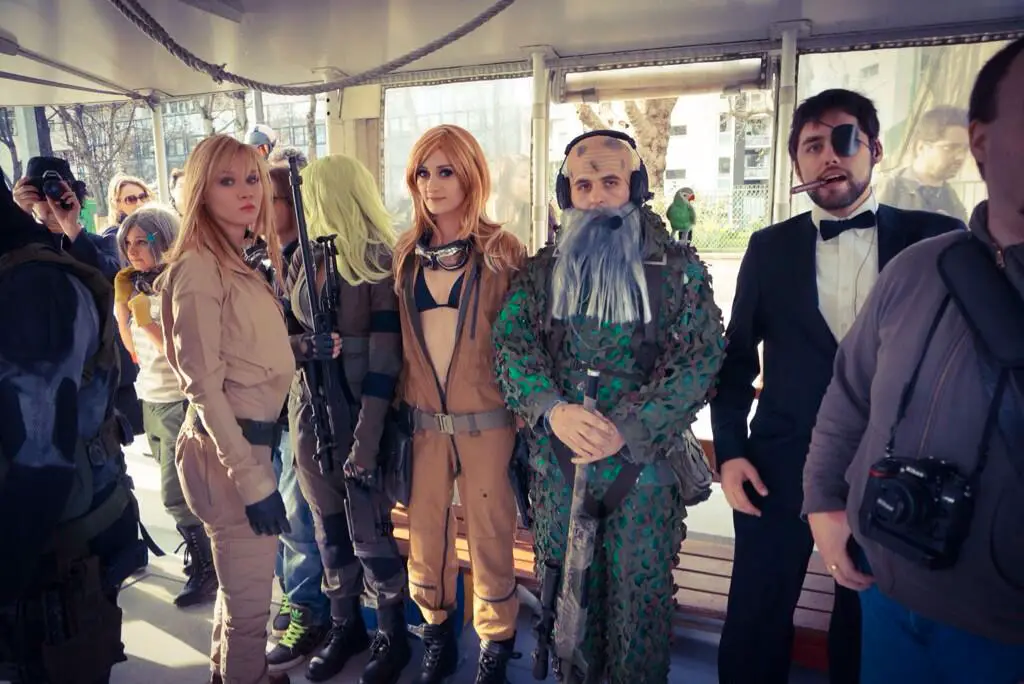 Kojima-in-Paris-Cosplayers-2.jpg