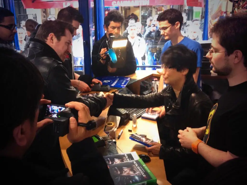 Kojima-in-Paris-Signing-Session-Micromania-2.jpg