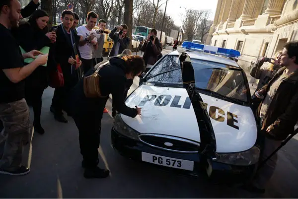 Metal-Gear-Rising-Police-Car-4