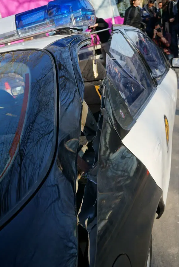 Metal-Gear-Rising-Police-Car-5