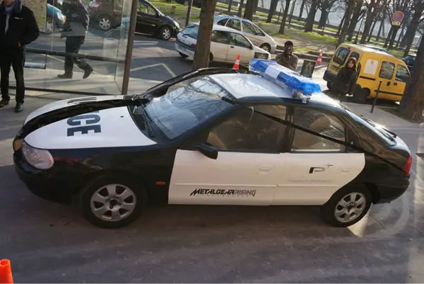 Metal-Gear-Rising-Police-Car