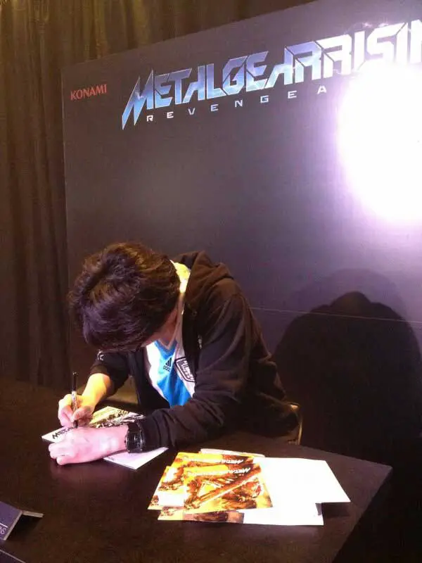 Metal-Gear-Rising-World-Tour-Korekado-Signing