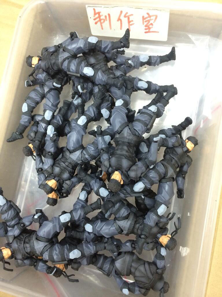 RevolMini-Solid-Snake-Pile