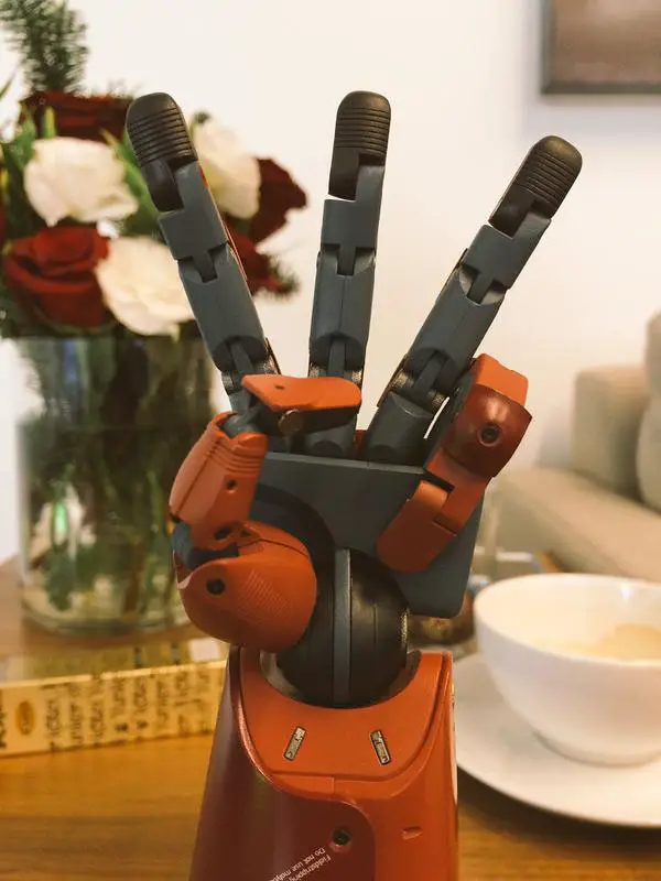 Kojima-Productions-LA-Prosthetic-Arm-Three-Fingers-2