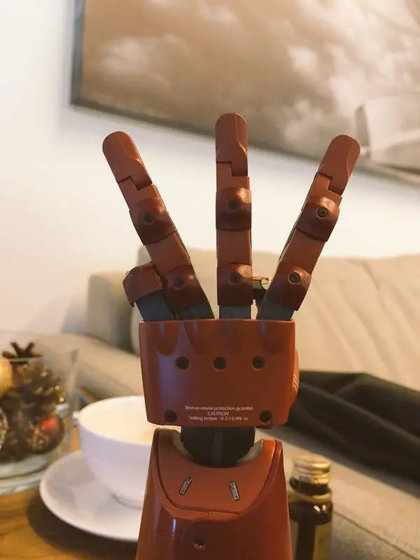 Kojima-Productions-LA-Prosthetic-Arm-Three-Fingers