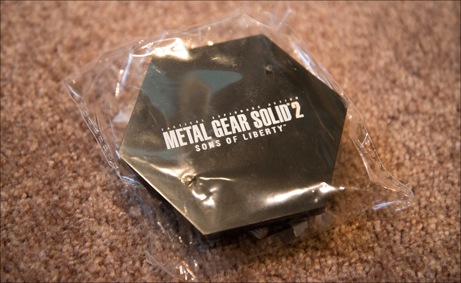 Metal-Gear-Solid-2-Sons-of-Liberty-Premium-Package-Snake-Figure-Pedestal